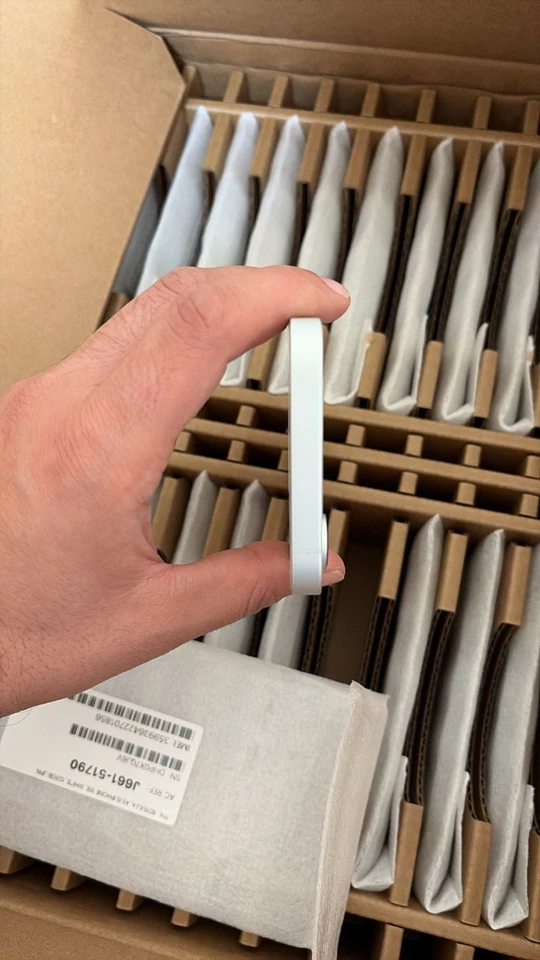 APPLE iPhone 16e 5G 128 GB 6,1 Zoll DualSIM 48MP schwarz / weiß A3409 neuwertig - Bild 4 von 4