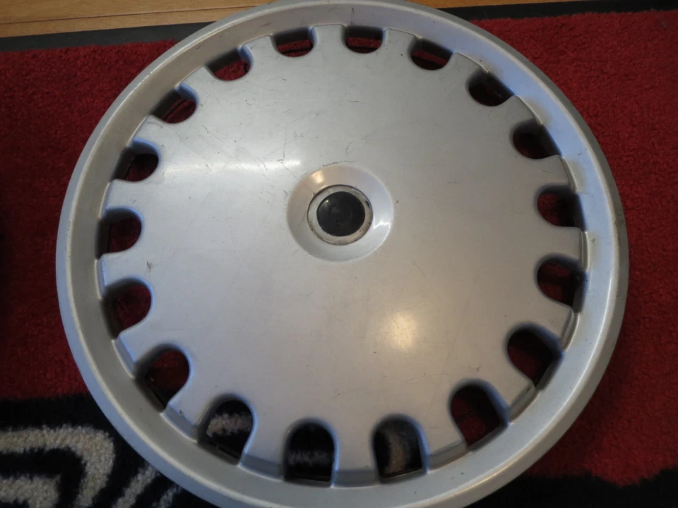 ALFA ROMEO MILANO 75 FÁBRICA 14" RUEDA ACERO PLÁSTICO CUBIERTAS RUEDAS Edición Plateada Foto 3 de 4