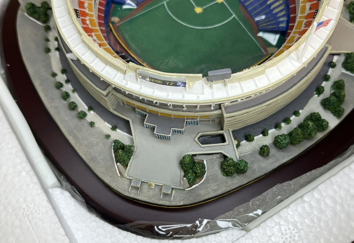 DANBURY MINT PITTSBURGH PIRATES THREE RIVERS STADIUM REPLICA