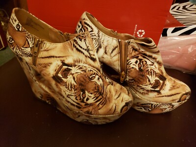 Hot Tomato - Chloe Tiger Queen - Platform Art-To-Wear - Ankle Wedge Heel - 11M