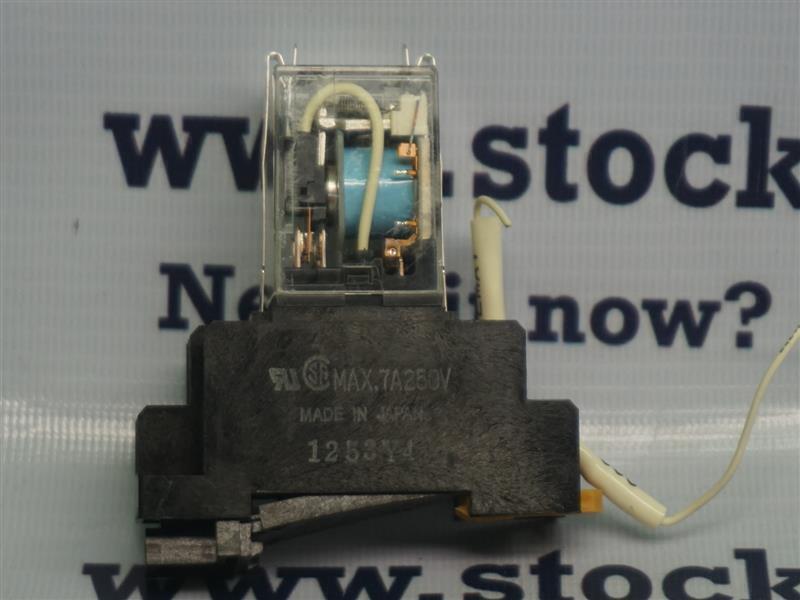 Omron MY2N-D2 MY2ND2 Relay 24VDC w/ Socket w/ Breakage 30