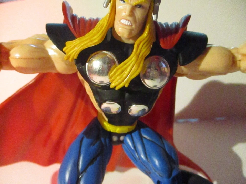 Figura de acción THOR (Marvel Toy Biz, 1997) ~8 pulgadas de alto Foto 3 de 4