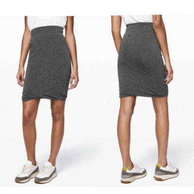 Lululemon Boulevard Bliss Skirt 8 Black White Travel Stretch Ruched Hem Slim Fit