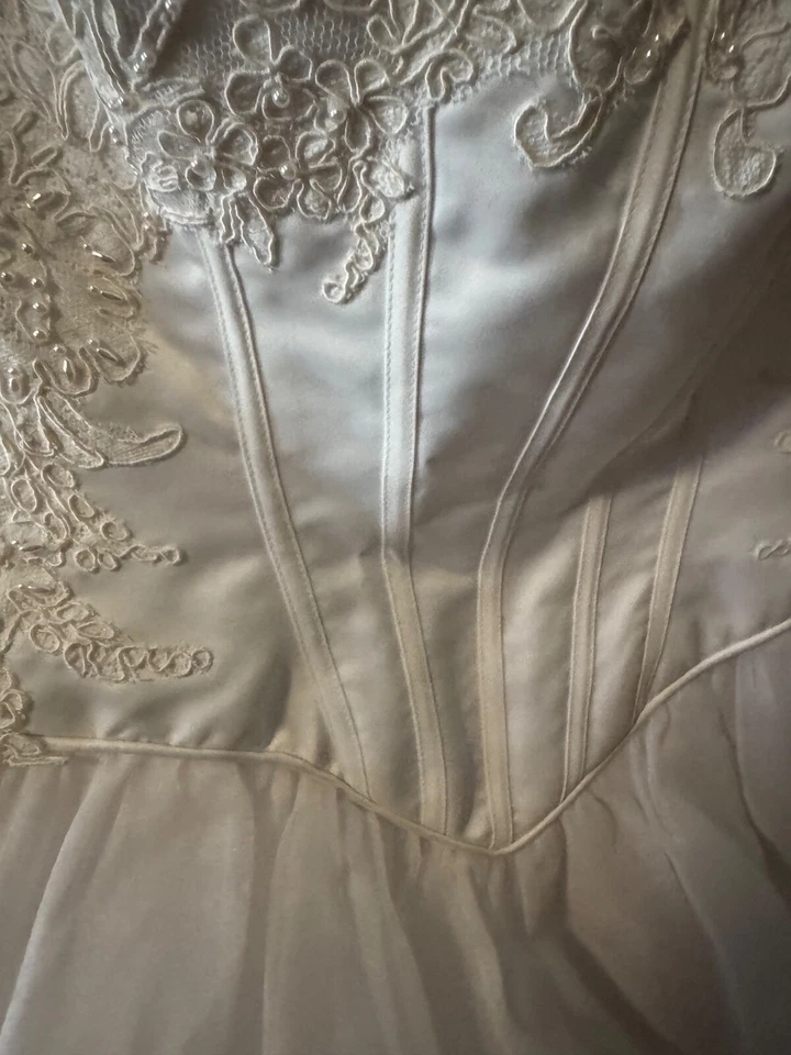 wedding gown - Image 2 of 4