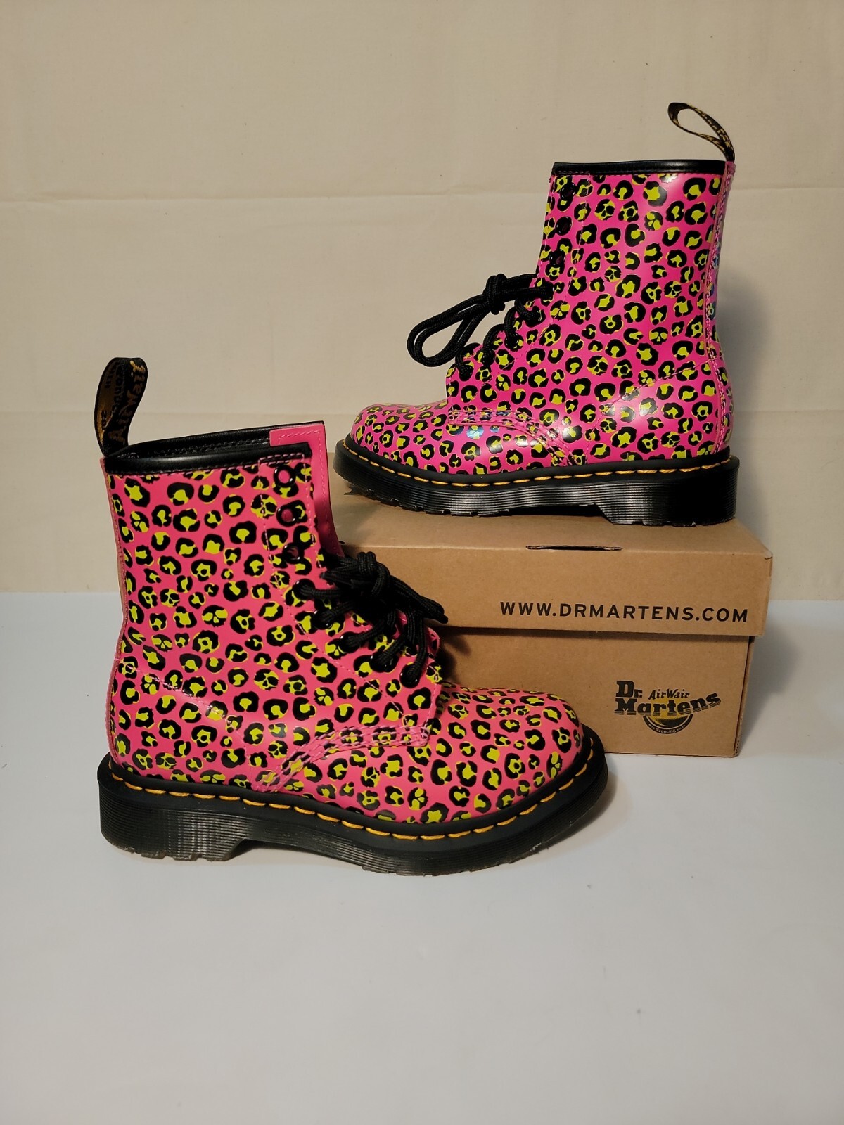 DR. MARTENS WOMEN'S 1460 PINK LOUD LEOPARD SMOOTH LEATHER BOOT 27962 SIZE: 5 image 2