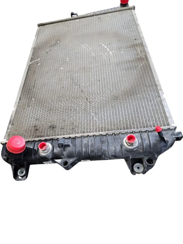 Radiator Fits 06-10 SIERRA 2500 PICKUP 646670 - Image 4 of 4