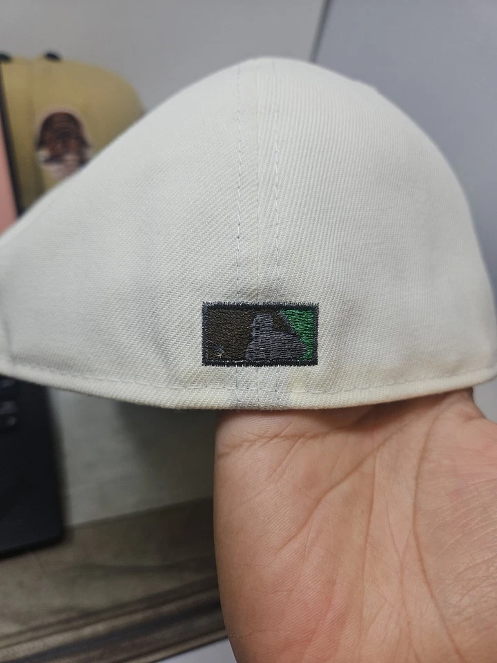 New Era 59FIFTY MLB Chicago Cubs Wrigley Field Bricks & Ivy Fitted - Size 7 5/8 - Image 4 of 4