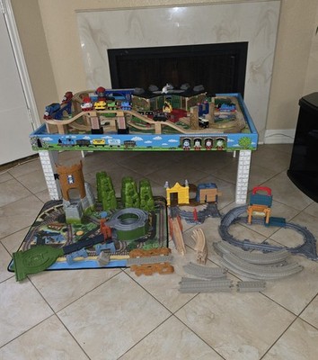 Vtg 2001 Thomas and  Friends Wooden Railway Train Table Carpet & Trackmaster 