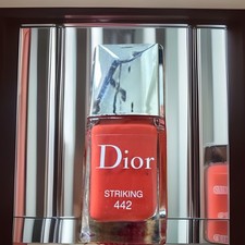 DIOR Striking 442 Glossy Long Wear Gel Effect Nail Polish Size 10 ml NWOB
