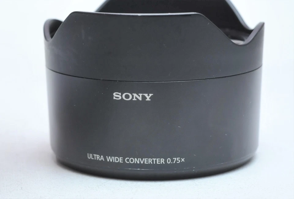 Convertidor ultra ancho Sony 21 mm SEL075UWC para Sony E-Mount 28 mm f/2 Foto 2 de 3