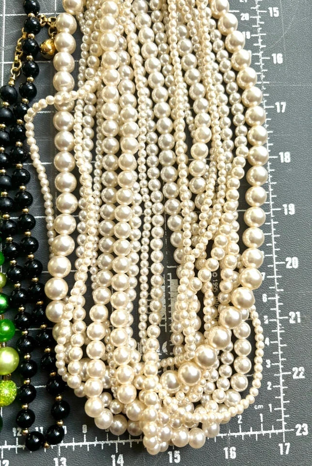 LOT OF 11 VINTAGE TO MODERN NECKLACES,NAPIER, MONET,GLASS,FLORAL,LOVELY BEADS - Image 3 of 4