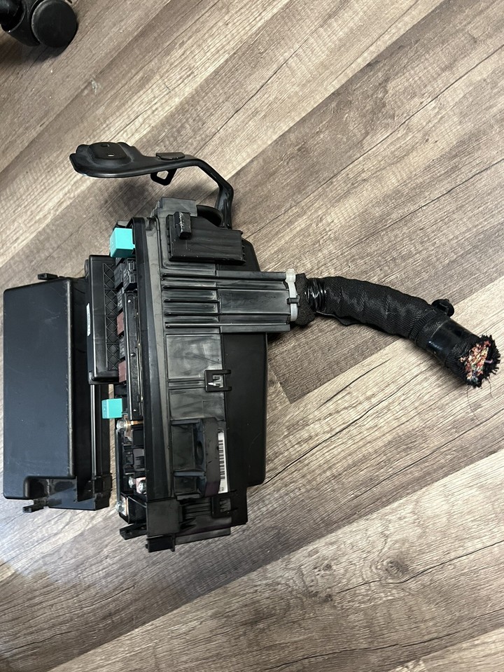 20132017 HONDA ACCORD 2.4L SPORT ENGINE COMPARTMENT FUSE BOX ASSY OEM