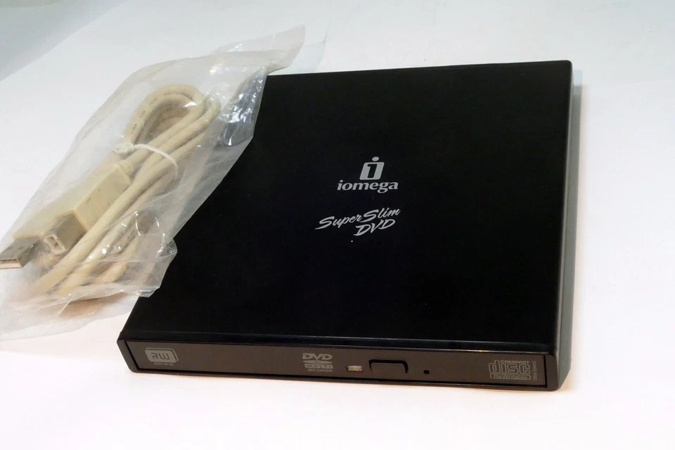 Iomega Super Slim External CDRW/DVD Drive DVDRW8X-U - Image 2 of 4