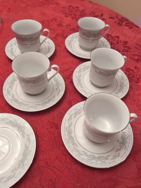 Vintage  Somerset Excel 5 Cups & 6 Saucers China White Blue Floral Silver Rim 