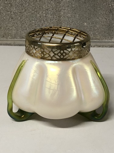 ANTIQUE LOETZ KRALIK LARGE PEARLESCENT ART GLASS FOOTED FLOWER FROG