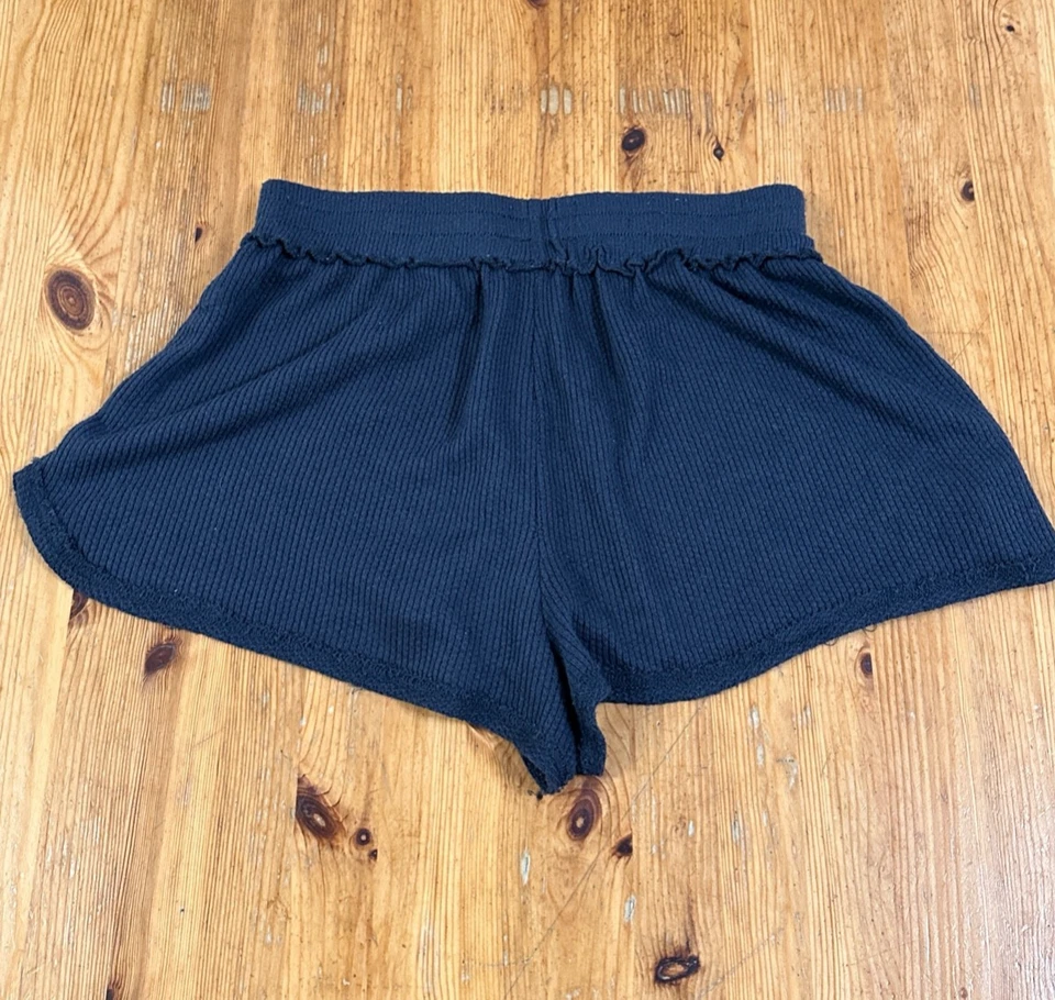 Pantalones cortos Urban Out From Under para mujer medianos negros Foto 2 de 4