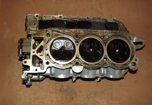 Suzuki 225 HP 4 Stroke Cylinder Head STBD PN 11101-93J01 Fits 2004 - Picture 3 of 5