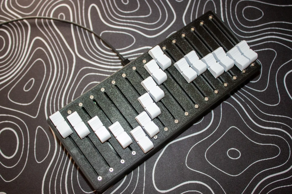 MIDI Controller 10-16x Faders | USB-C Computer DAW - Image 2 of 4