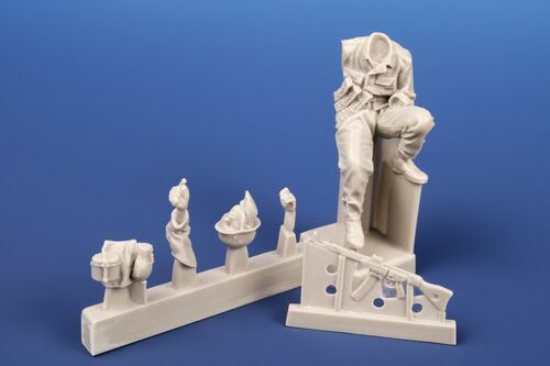 CMK 129-F35370 - 1:35 German Infantryman Carried On Hetzer 1944/45 - New