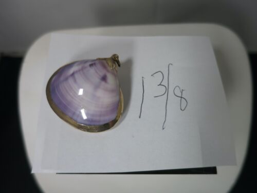 Vintage Clam Shell Gold Wrapped Pendant 1 3/8" White Purple - Afbeelding 1 van 5