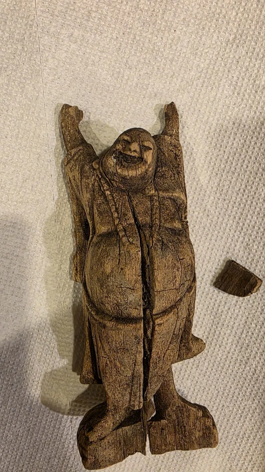 Antigua figura de madera tallada a mano de Buda Riendo Foto 2 de 4