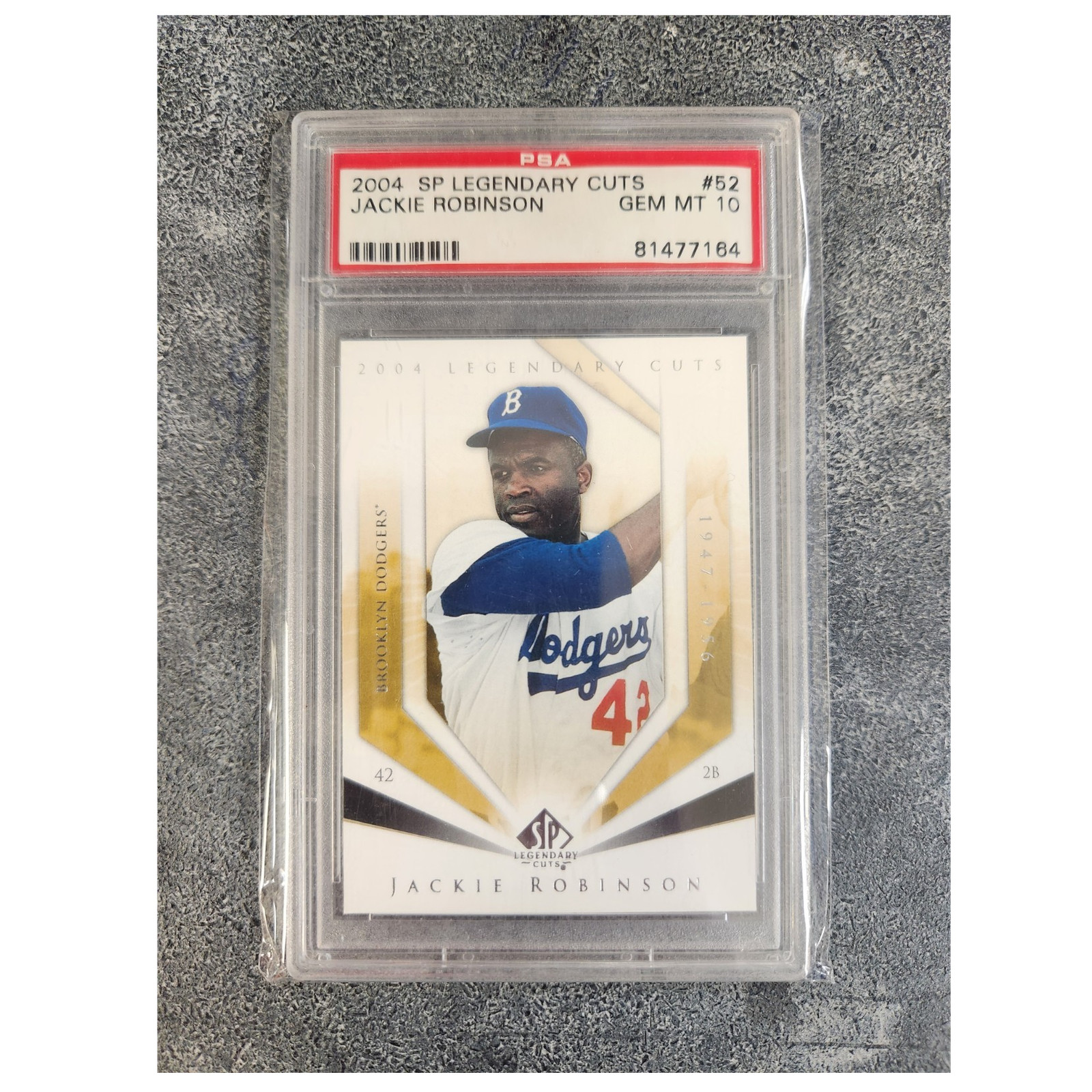2004 Upper Deck SP LEGENDARY CUTS SP LEGENDARY CUTS #52 Jackie Robinson front
