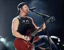 KIP MOORE SIGNED 8x10 PHOTO COUNTRY SINGER AUTOGRAPH AUTHENTIC COA