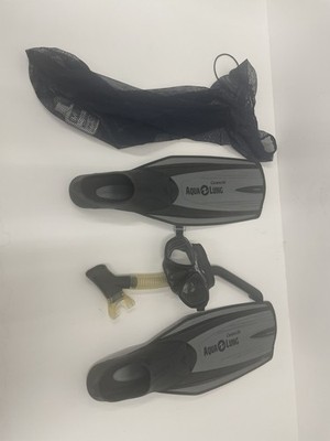 This item is an Aqua Lung Caravelle snorkel set. Includes Mask, Snorkel And Fins