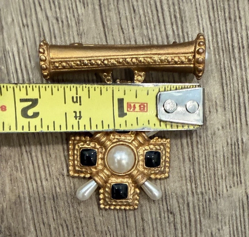 Vintage Gold Tone Maltese Cross Brooch Faux Pearl Black Stone Bar Pin - Image 2 of 3