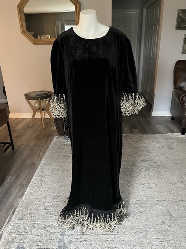 Pomander Place Maxi Dress, Vintage Style, Black Velvet w/lace Trim XL