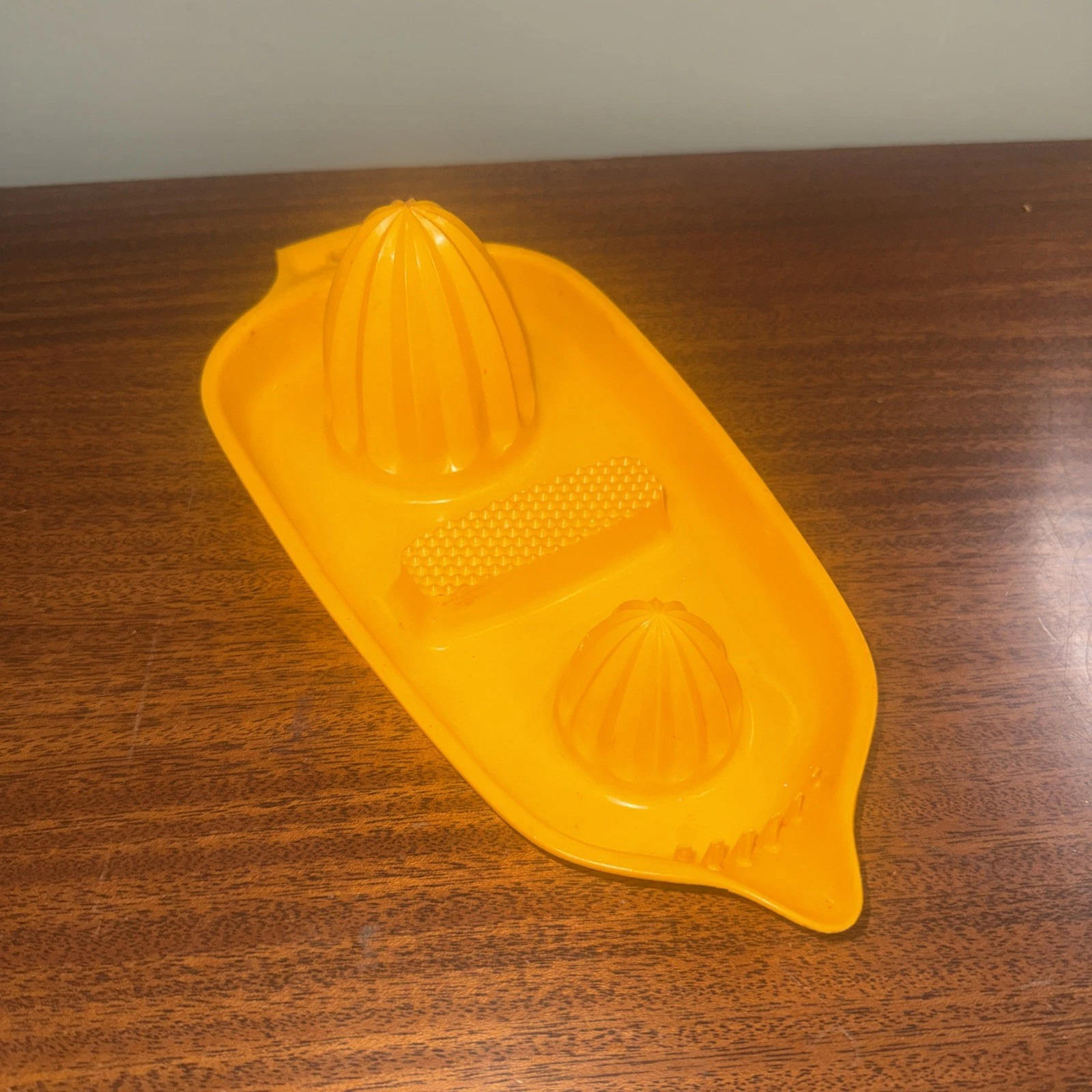 Vintage Yellow Plastic Orange/Lemon Lime Juicer Zester All In One Boat!
Opens in a new window or tab