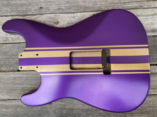 STRAT BODY RELIC ANNI 60 ThinSkinLacquer VIOLA MEZZANOTTE Z/28 LEGNO DI ONTANO JVGuitars - Foto 2 di 15