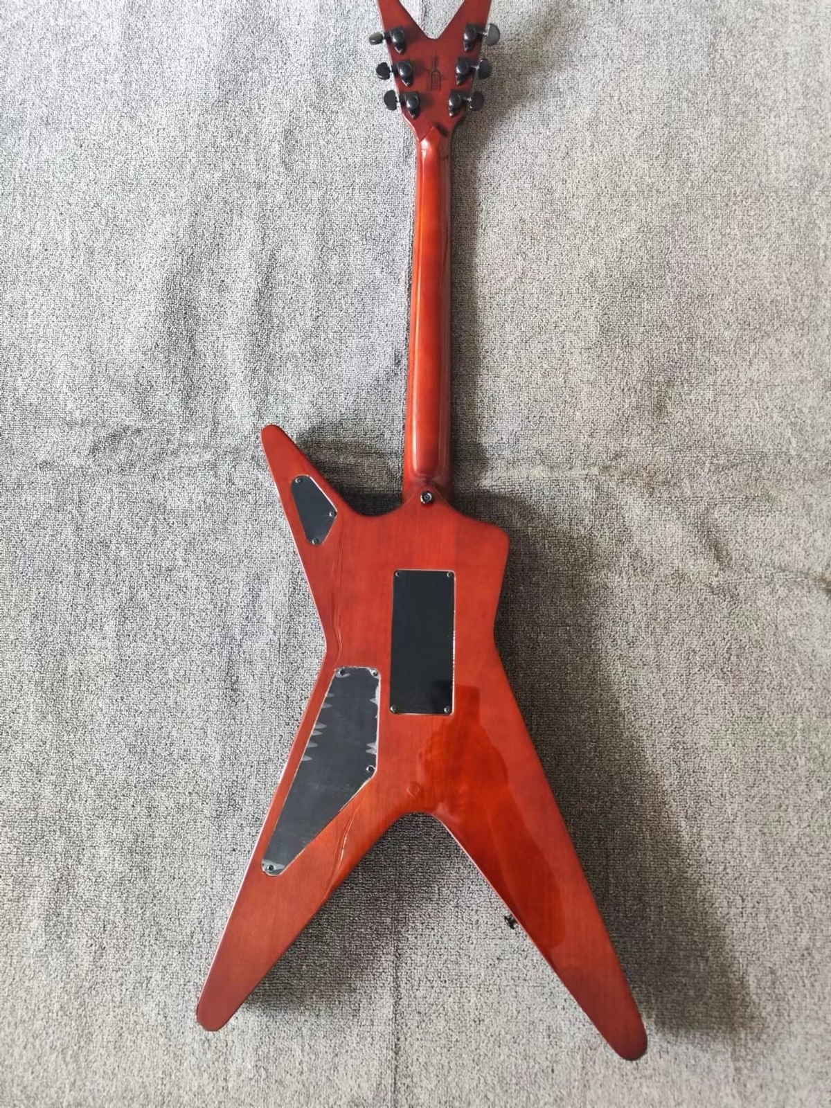 High Quality Electric Guitar A Flame Maple Top Black Hardware Glossy