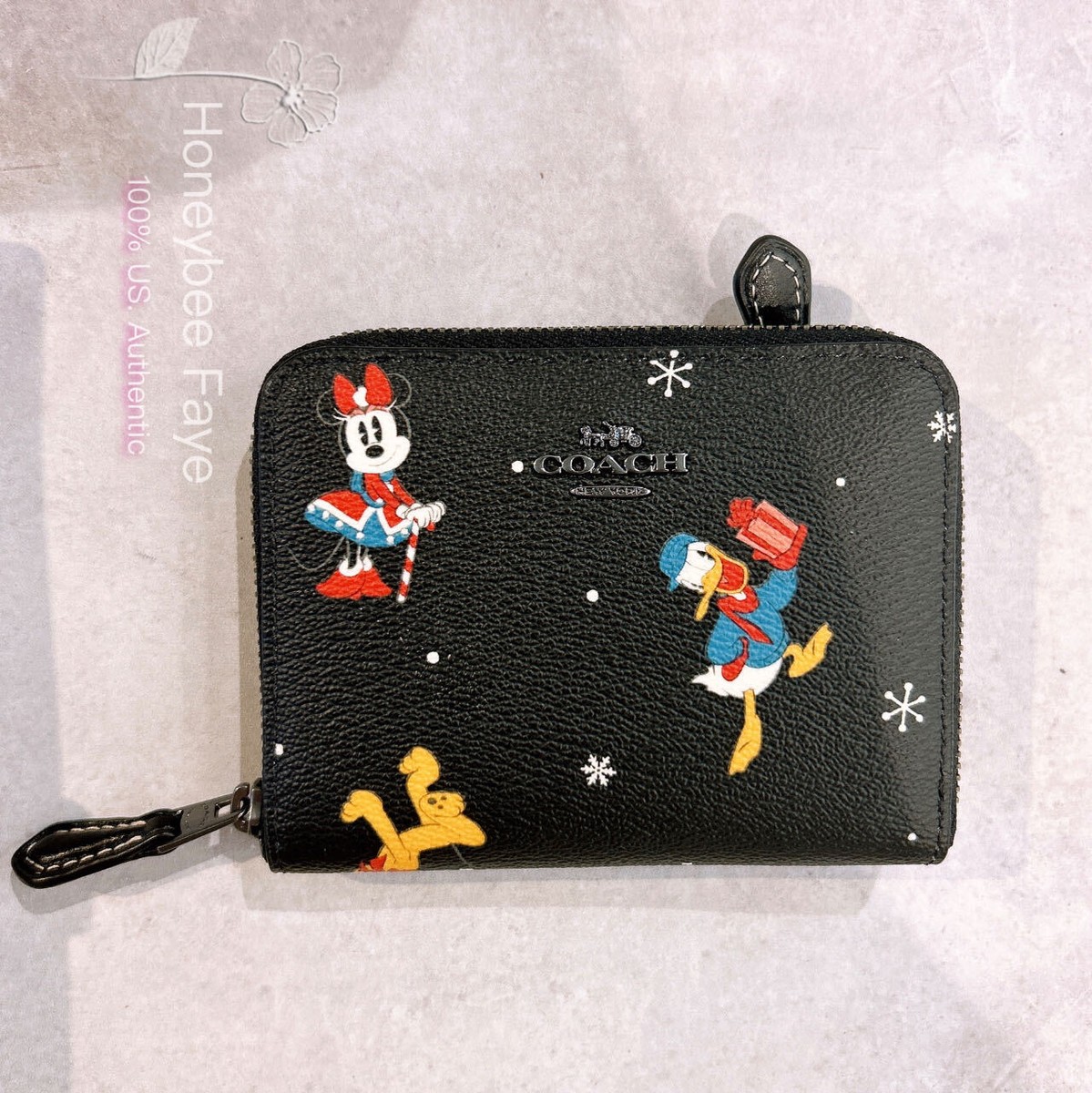 DISNEY x COACH ミッキーZip aroundウォレット リストストラップ NWT Disney X Coach Small Zip Around Wallet With Holiday