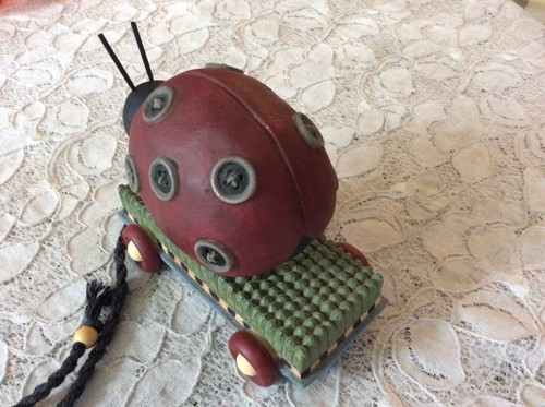  Painted Resin Ladybug on Wheels - Pull Toy - 第 6/6 張圖片