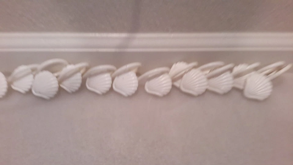 Set of 12 Shelf Shape Shower Curtain Hooks White Plastic Pre-owned - Image 2 of 4