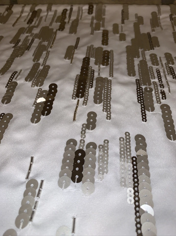 Funda de almohada Pottery Barn Teen Monique Lhuillier lentejuelas en cascada plateada nueva Foto 2 de 2