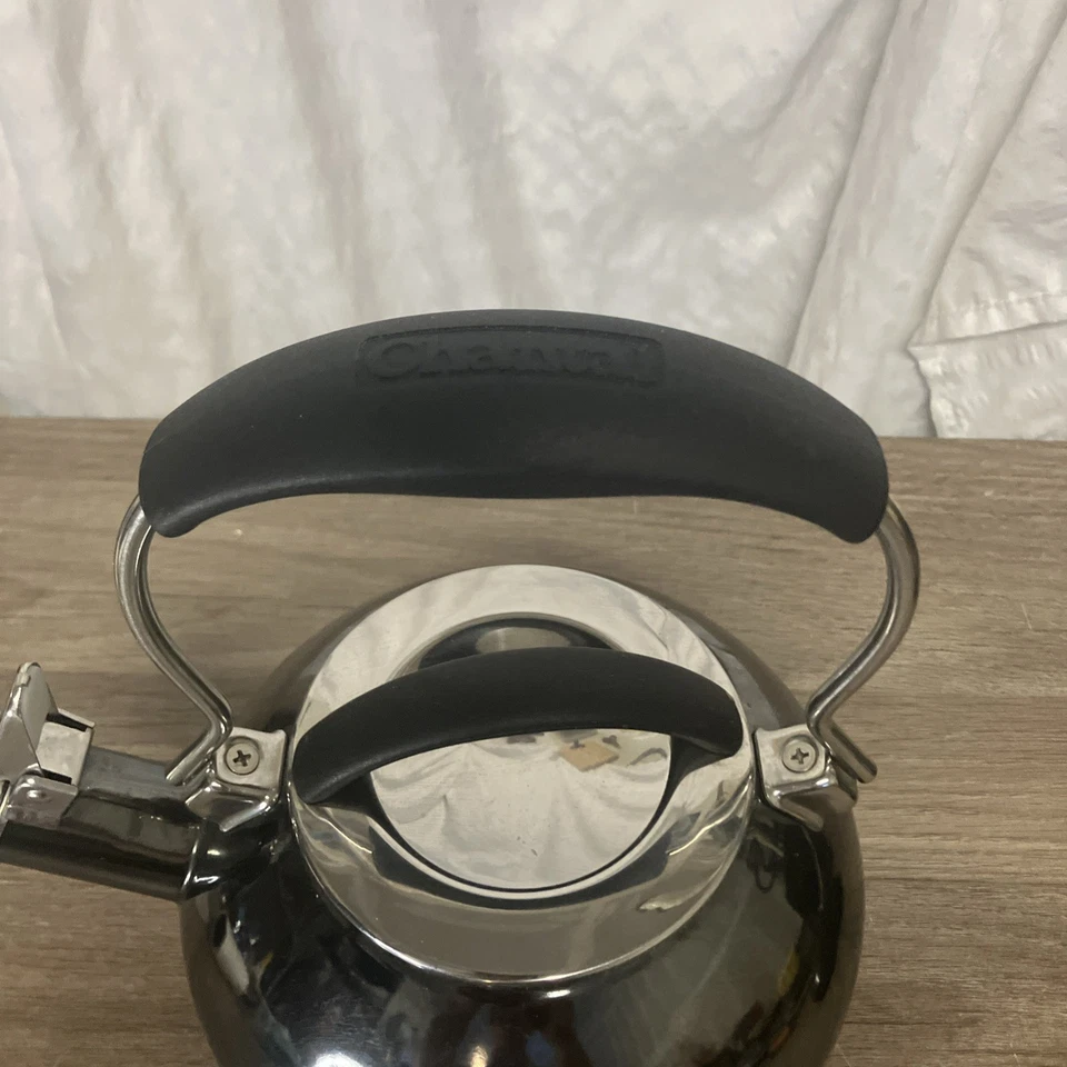 Tetera gris oscuro o negra CHANTAL 1,8 QT esmaltada en acero silbante Foto 4 de 4