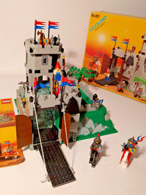 LEGO Castle 6081 King's Mountain Fortress Vintage Complete w/ Box, Instr & Minis
