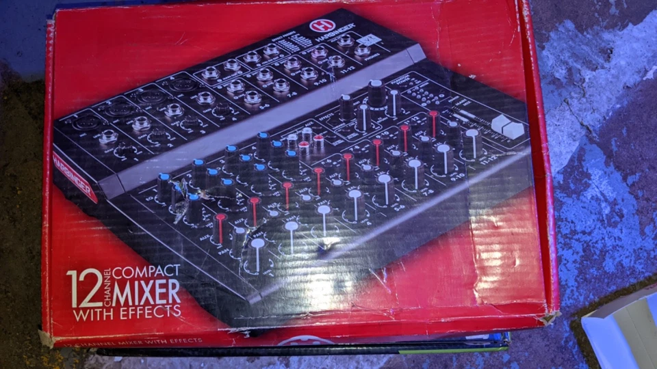 NEW ITEM HARBINGER 12 CHANNEL COMPACT MIXER WITH EFFECTS - Image 2 of 3