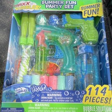 Maxx Bubbles Summer Fun Party Set 114 Pieces Bubble Toys  Solution Age 3 