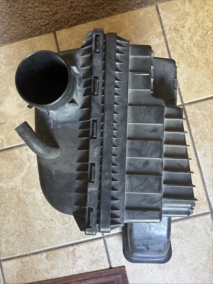 02-18 Dodge RAM 1500 Motor Limpiador de admisión de aire Caja de filtro (3.6L/3.7L/4.7L/5.7L) Foto 2 de 4