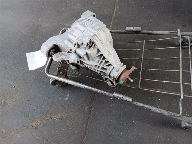 10-16 Porsche Panamera Turbo Rear Differential Axle Carrier Non Locking  - Image 2 of 4