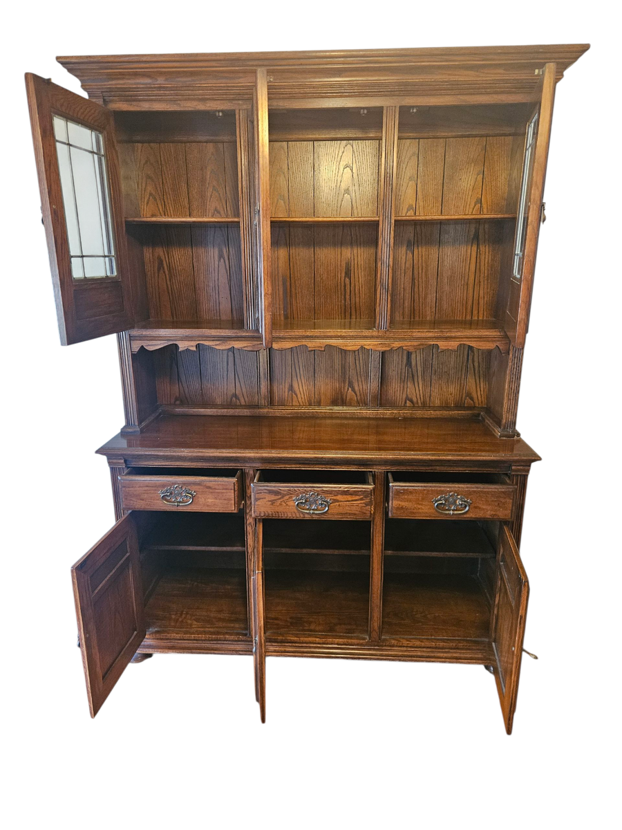 Ethan Allen Hutch China Cabinet Royal Charter Oak Leaded Glass