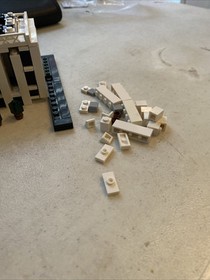 LEGO Architecture Model 21006 White House Presidents *INCOMPLETE