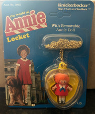 Vintage 1982 Knickerbocker The World of Annie Locket w/ Removable Doll MIP