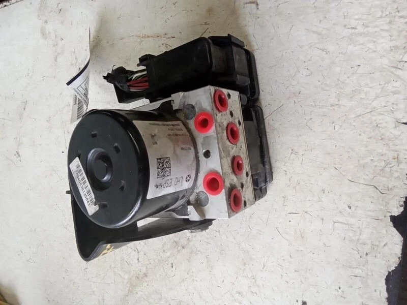 Jeep Patriot 2014-2017 montaje ABS módulo de bomba de freno antibloqueo sin asistencia de pendiente Foto 2 de 4