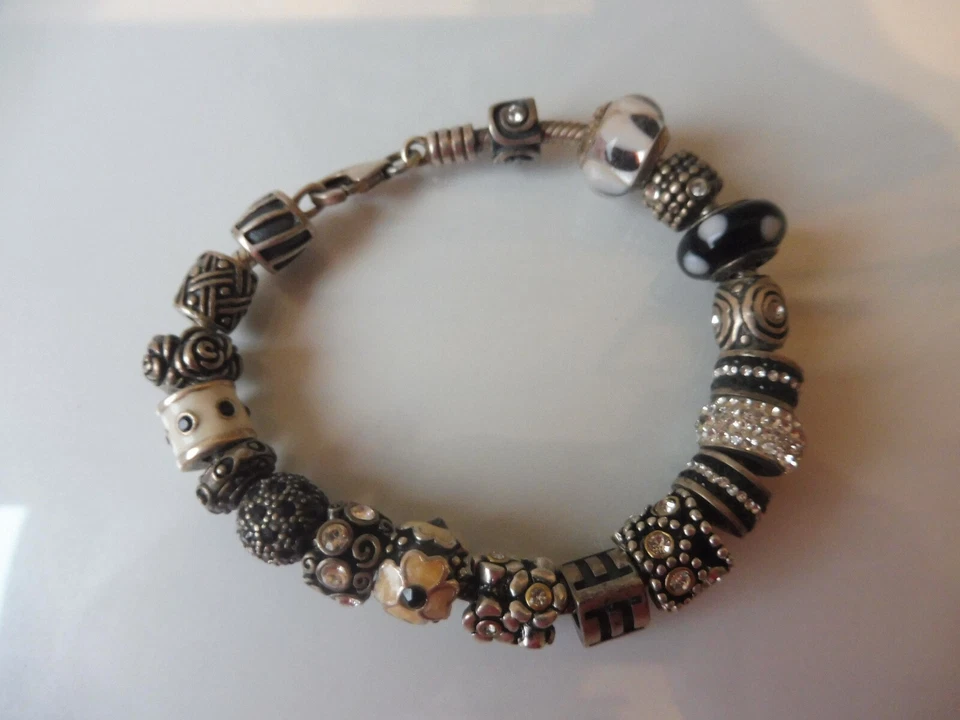 Sehr schönes Armband  , Pandora   , 925 Silber  ,  Bettelarmband  ,  67 Gramm 