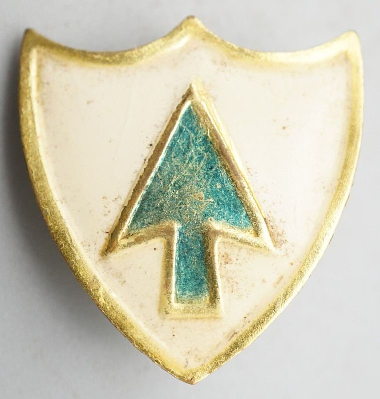 WWII Theater Made 26th Infantry Regiment DI Unit Crest Pin D-DAY JUNE 6, 1944