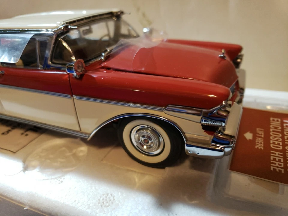 DANBURY MINT 1/24TH SCALE 1957 MERCURY TURNPIKE CRUISER!!! RED AND WHITE LOOK!!! - Image 3 of 4
